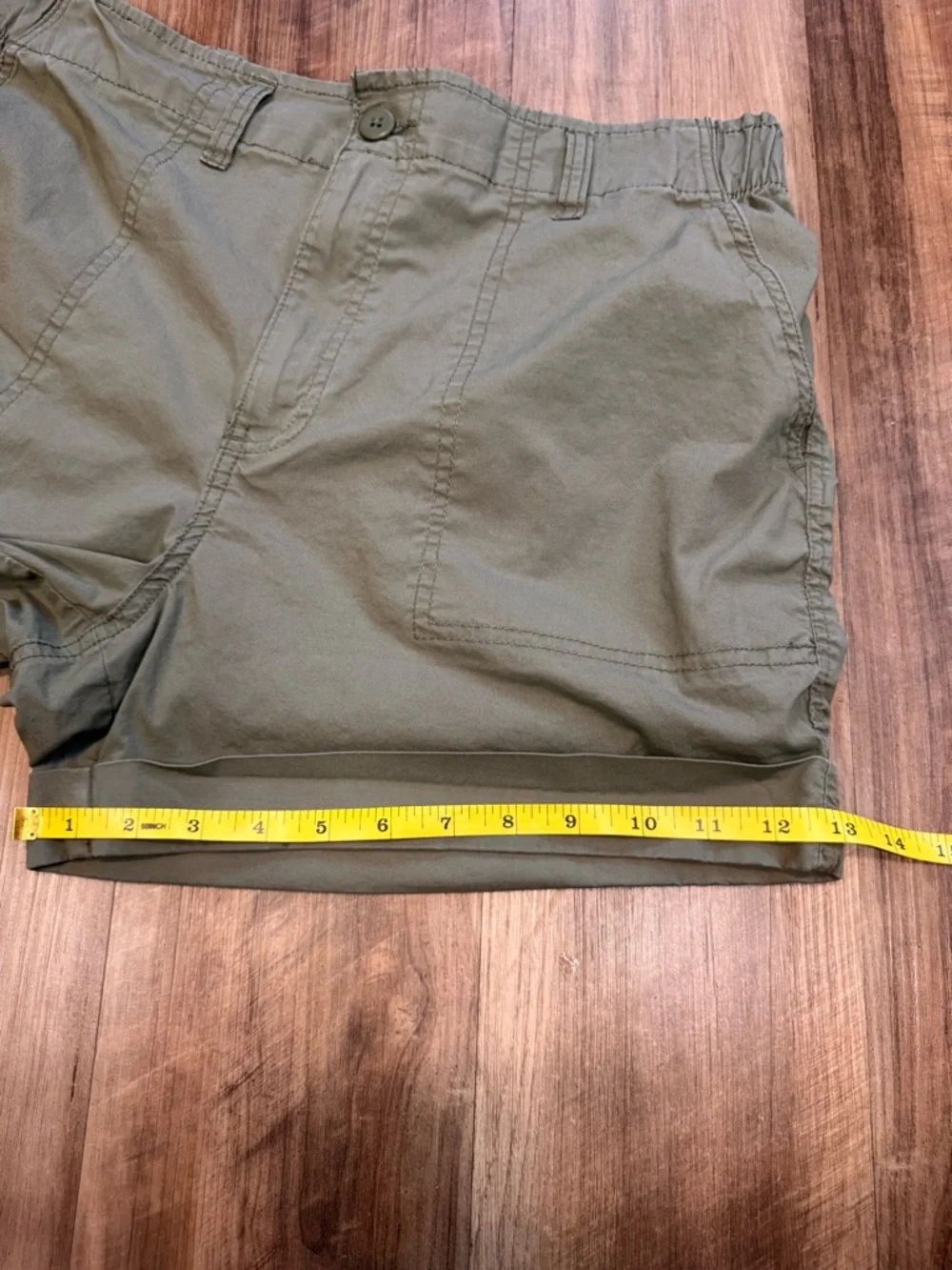 Sanctuary Army Green Utility Roll-Cuff Shorts with Pockets, Size XL - Picture 7 of 12